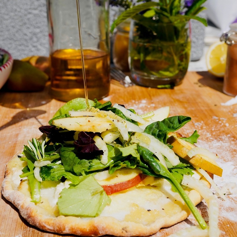 Apfel-Honig-Pizza mit Fenchel & Ziegenkäse Bienenkönig Niederrhein