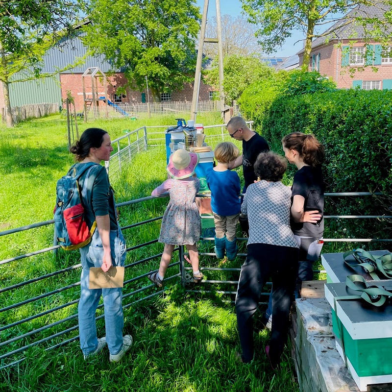 Besuch beim Bienenstand Imkerei Bienenkönig Niederrhein